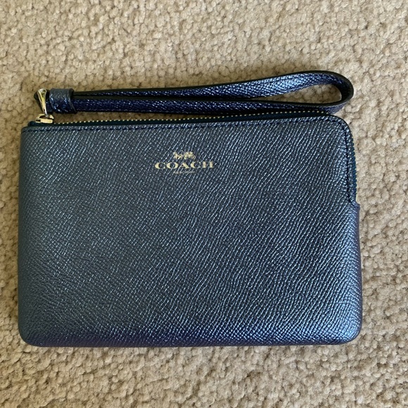 Coach Wristlet / Wallet - Picture 3 of 5